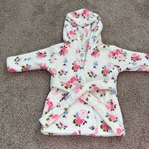 Luvable Friends Baby Girls White w Flowers Belt Fluffy Robe w Hood

Size 0-9M